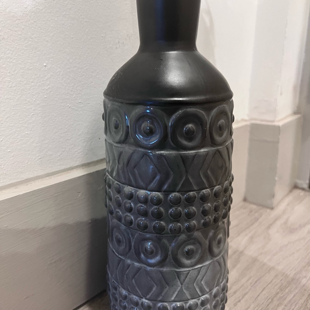 Helwig Ceramic Table Vase
Home Decor - Picture 3 of 7